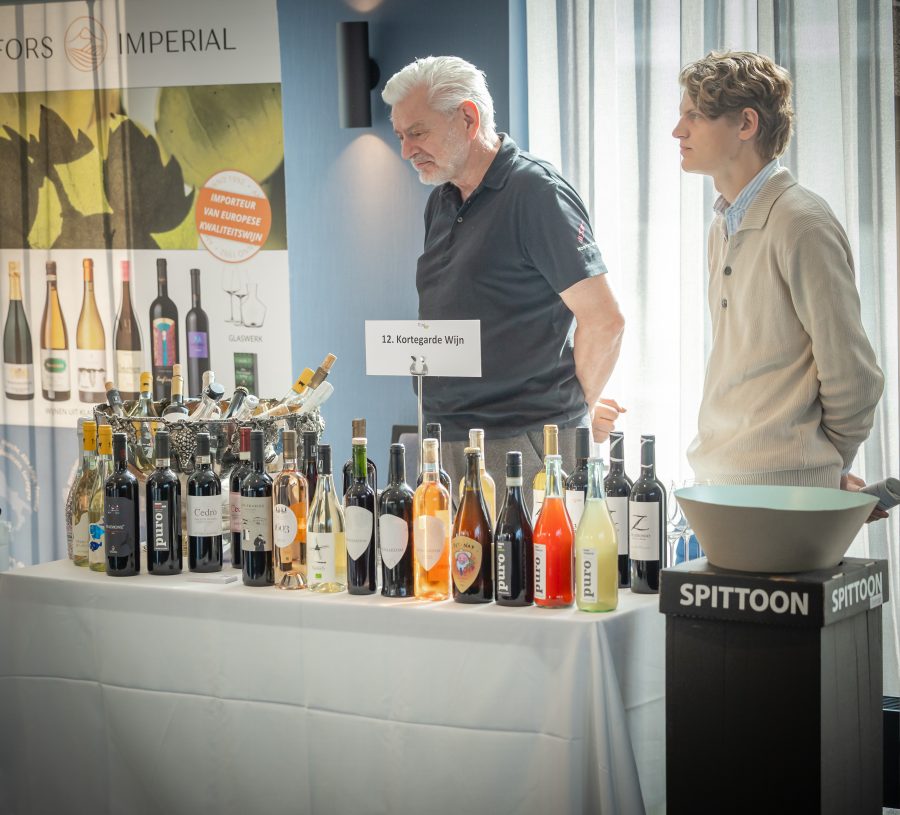 Kortegarde wijnen met spittoon
